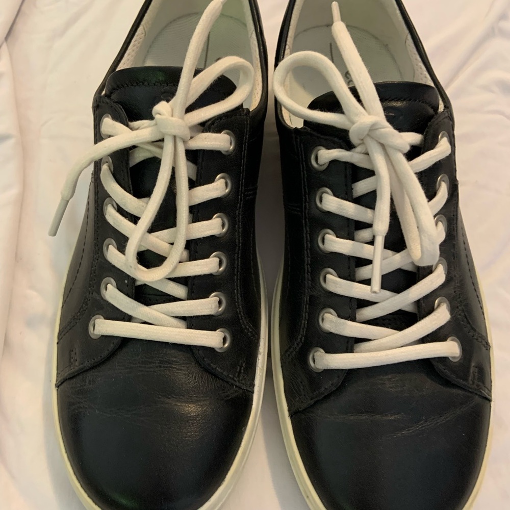 Ecco Black Leather Women’s Classic Sneakers with White Laces